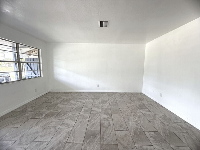 2621 Nightshade Ln