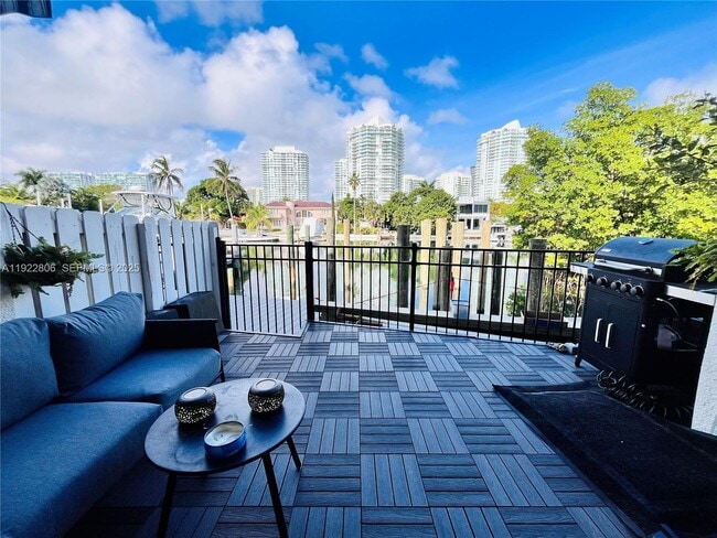 Building Photo - 253 Poinciana Island Dr