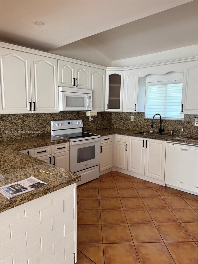 Building Photo - 541 NE 199th Ln Unit 2X Rental