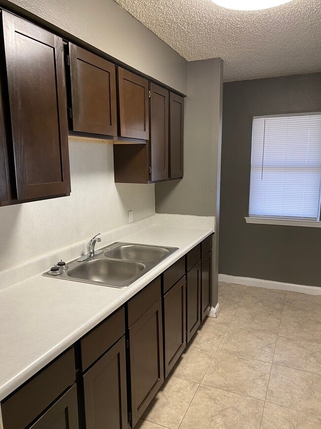 Photo - 2316 Carley St