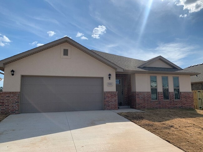 Photo - Modern 3-Bedroom Home with Open Floor Plan, Covered Patio & Fenced Yard in Centerton!