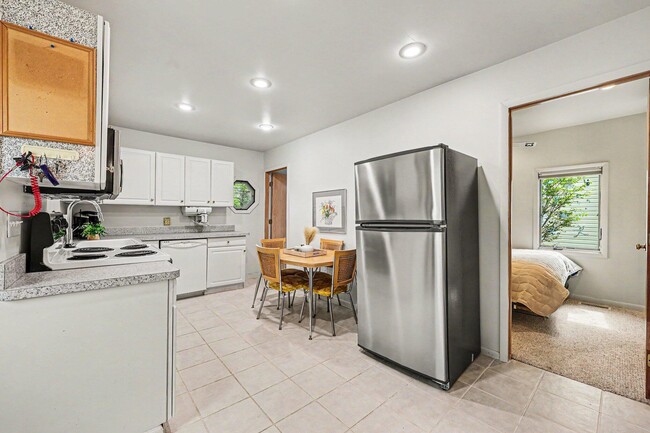 Photo - 9453 Huron St