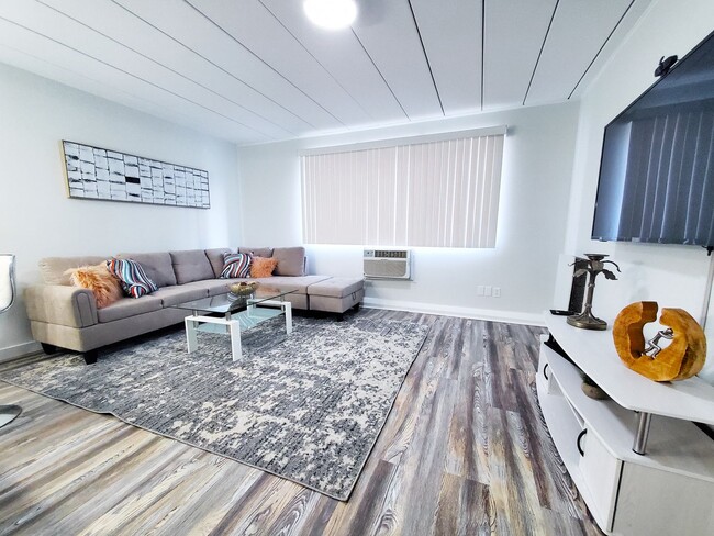 Photo - Shorewood Apartments