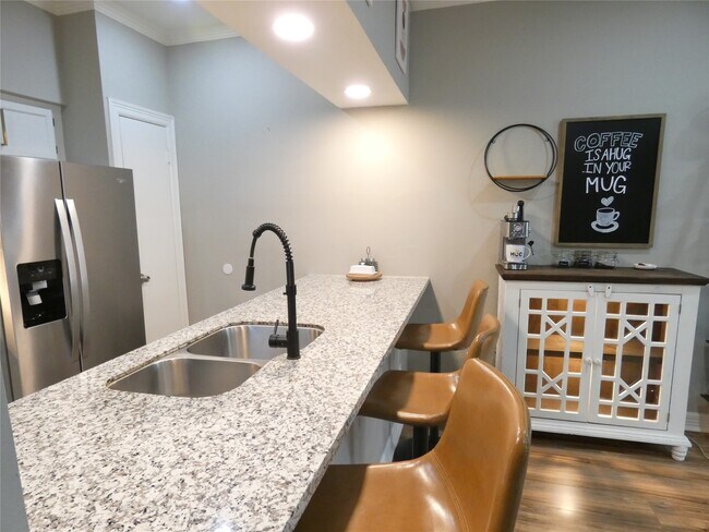 Photo - 3780 Tanglewilde St Unidad 608