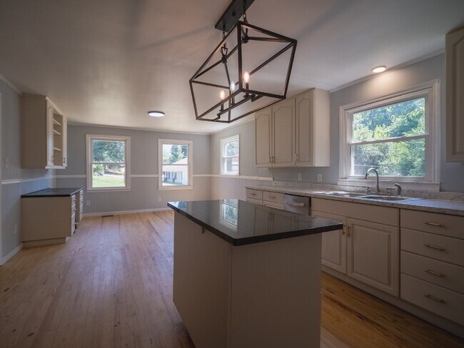 Photo - "Charming 3-Bedroom Home in Cramerton - Spacious 1217 Sq Ft with 2 Full Baths!"