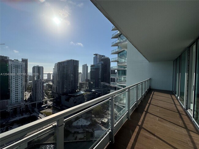 Photo - 92 SW 3rd St Unidad 3912