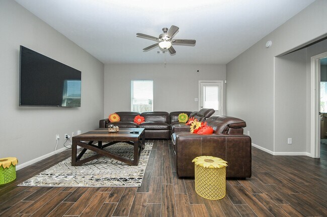 Photo - 3318 Grand Cane Ln