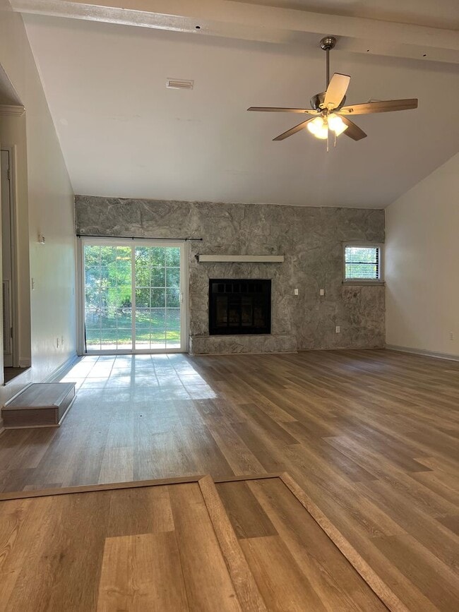 185 Hickory Tree Ln