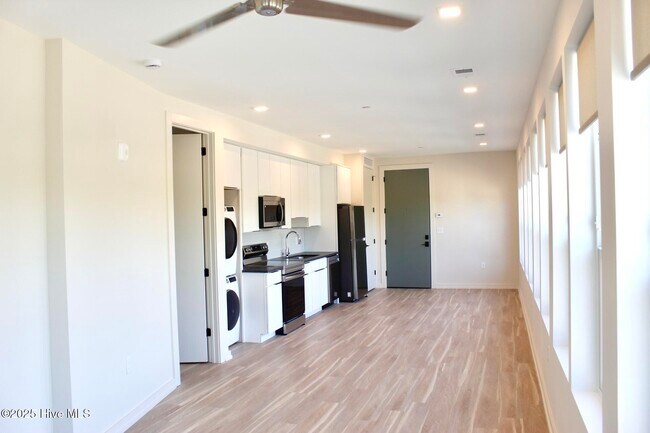Photo - 1124 Castle St Unit 301
