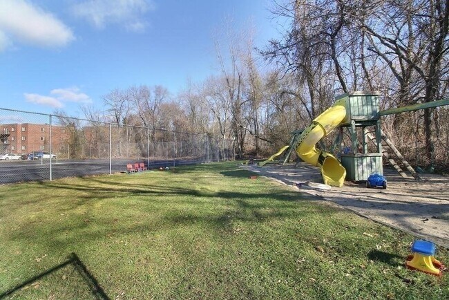 Photo - 16 Bryon Rd Unit 2
