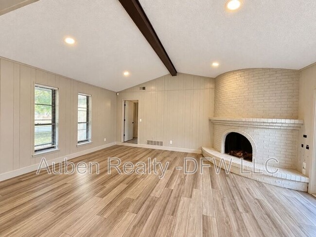 2404 Kentfield Dr