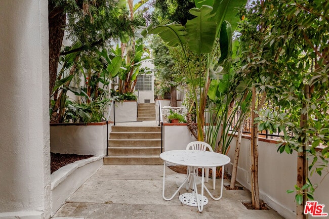 Photo - 2401 Beachwood Dr Unit 9