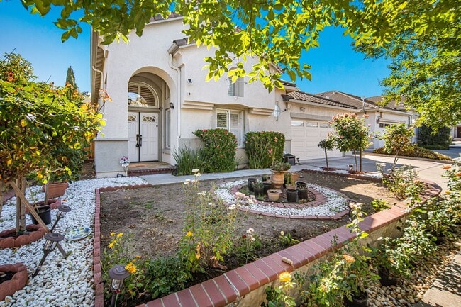 Highly Desirable Executive Home: 4 Bedroom... - Highly Desirable Executive Home: 4 Bedroom...