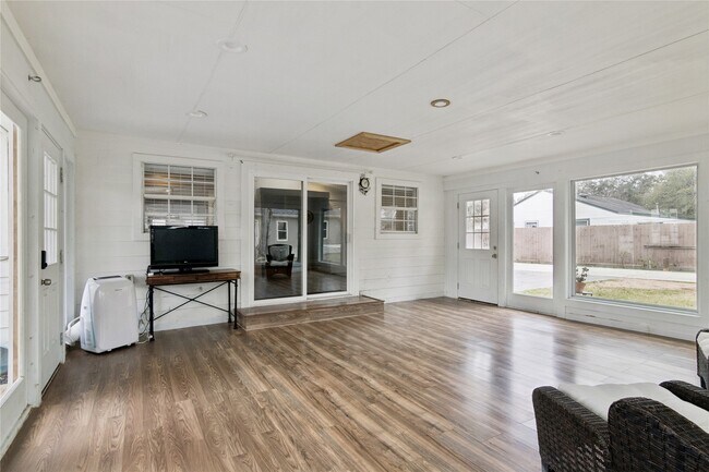 Photo - 1910 East Ave