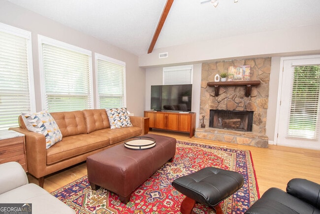 Photo - 103 Burnham Rise