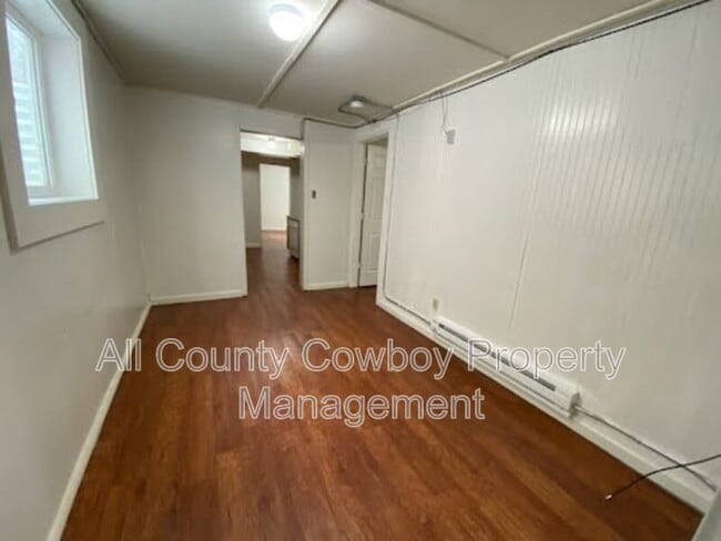 566 1/2 N. 9th St.