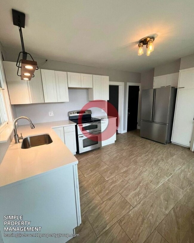 Four-bedroom 1.5 bath with Off street parking - Four-bedroom 1.5 bath with Off street parking House