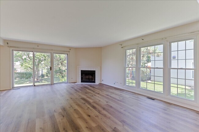 Photo - 309 E Theodore Ln