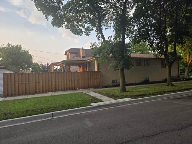 Photo - 5300 N Mason Ave