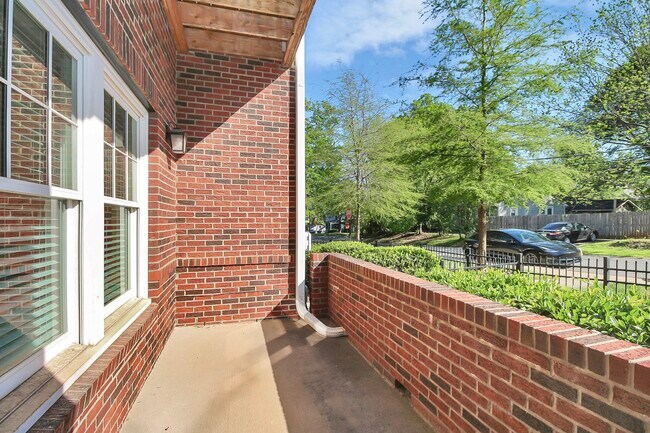 1420 W 4th St