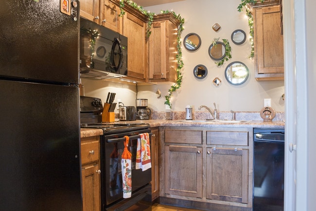 Fox Run Apartments- Utilities Included!