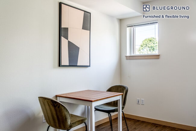 Photo - 3920 Stone Way N Unidad FL4-ID624