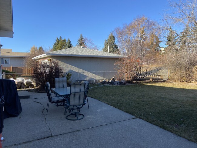 Photo - 10704-10743 43 Ave NW