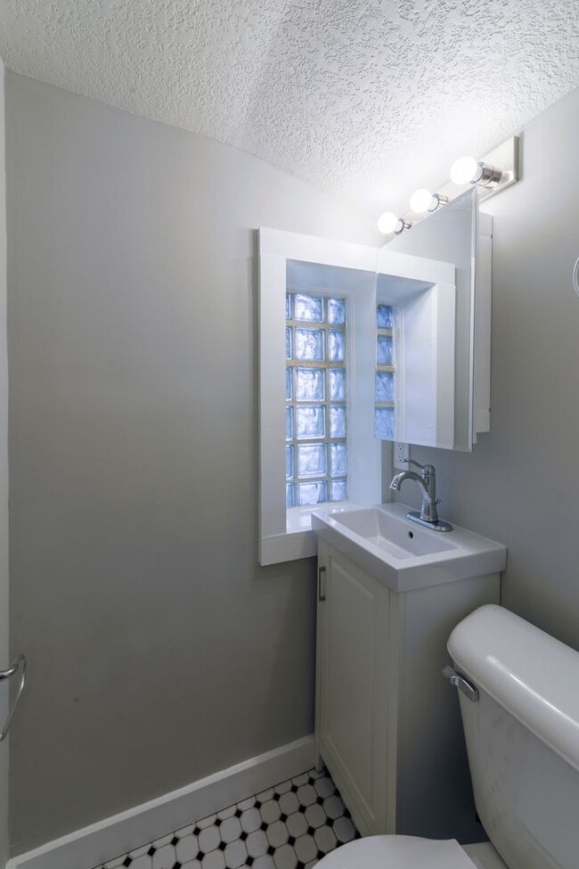 Photo - 238 N Irving Ave Unit 1