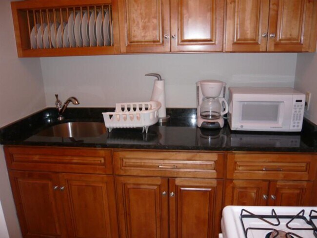 Photo - 437 Hanover St