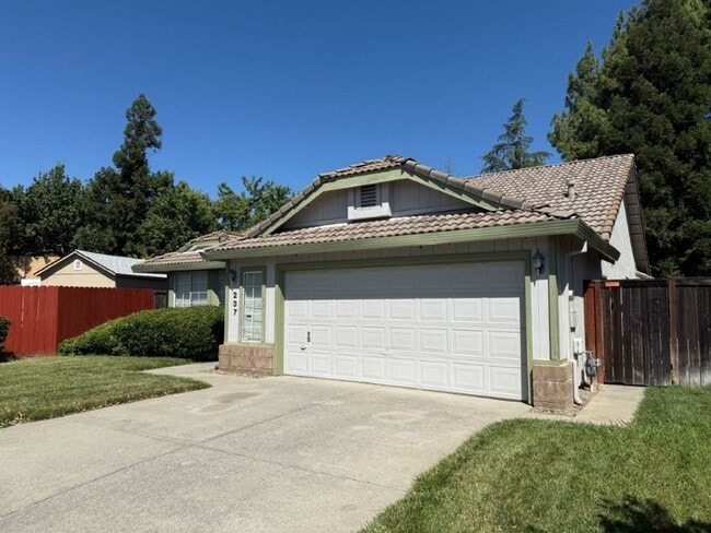 Photo - Modern 3 Bedroom 2 Bath One Story Browns Valley Vacaville *Star Rentals