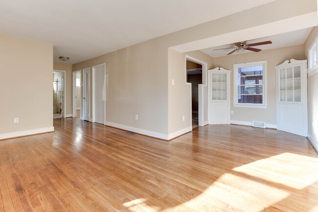 Building Photo - 4820 Chamberlayne Ave Unit 1 Rental
