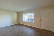 1BR, 1BA - 700 SF - Living Room