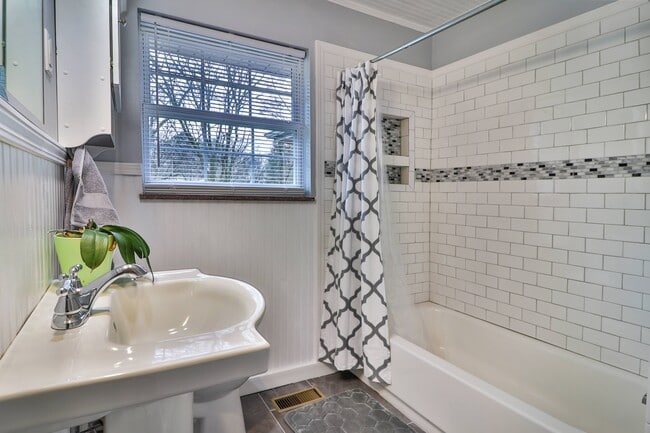 Photo - 248 Taliwa Dr