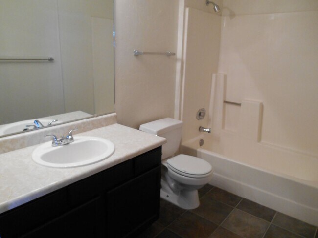 Photo - Eastside (Golf Links and Pantano) spacious 2nd floor 2 bed, 2 bath condo!