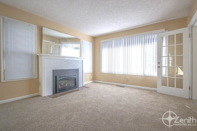 Photo - 2626 E 6th St