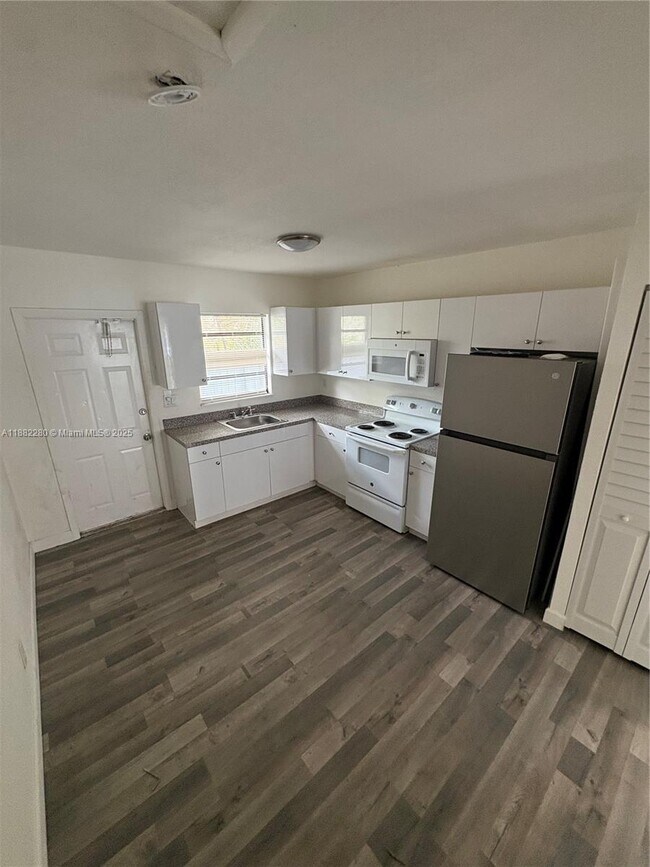 Photo - 4100 SW 19th St Unidad 1