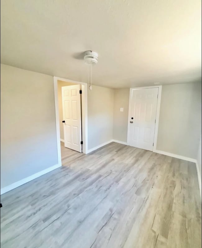 Photo - 1910 E 12th St