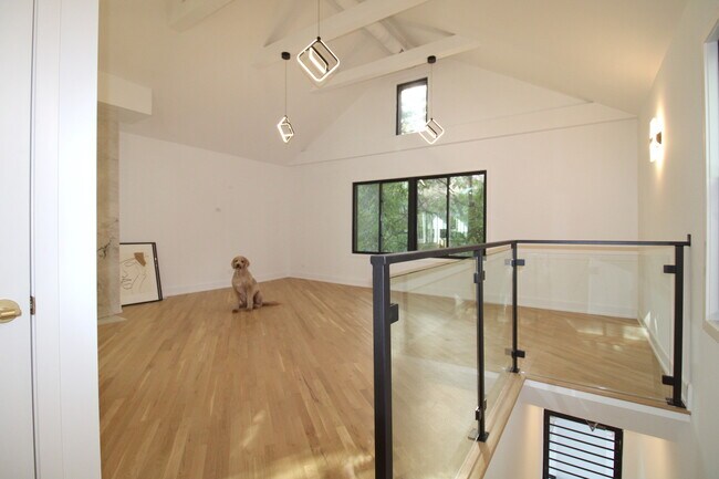 Photo - 933 N Ashland Ave Unit 2F
