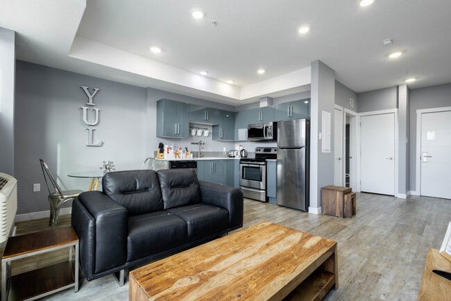 Photo - 1827 Albert St Unit SI ID1367405P