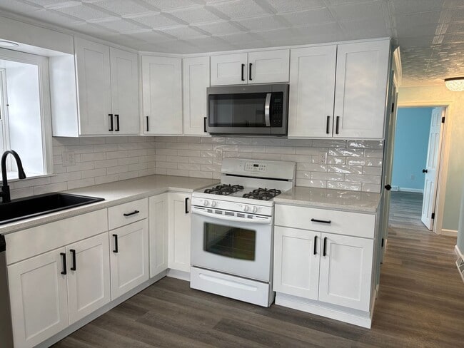 Photo - 1 Floor Living on 1/2 Acre, 4 Bedrooms/1 Bath, Garage-Dallastown SD