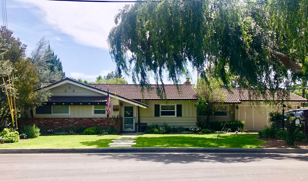 Front Entrance - 10304 Cliota St (Whittier, CA)