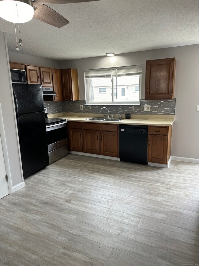 1081 New Haven Rd Unit APT 3D Condo for Rent in Naugatuck, CT