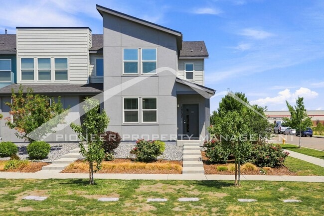 Building Photo - Spacious Townhouse with Central AC and 2-Car Garage
