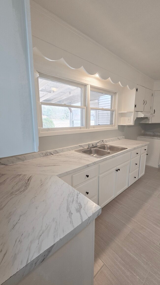 Photo - 1384 Aldrich St NE