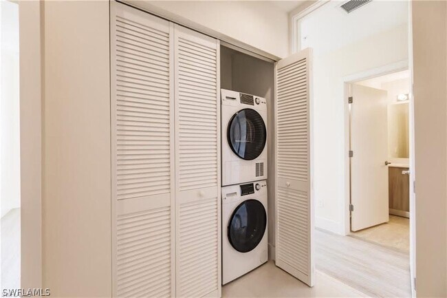 Photo - 15901 Pointe Cir Unit 405