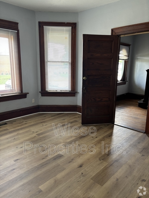 Building Photo - 421 N 1st St Rental