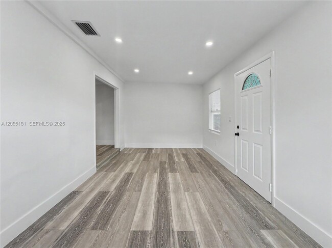 Photo - 228 NW 39th St