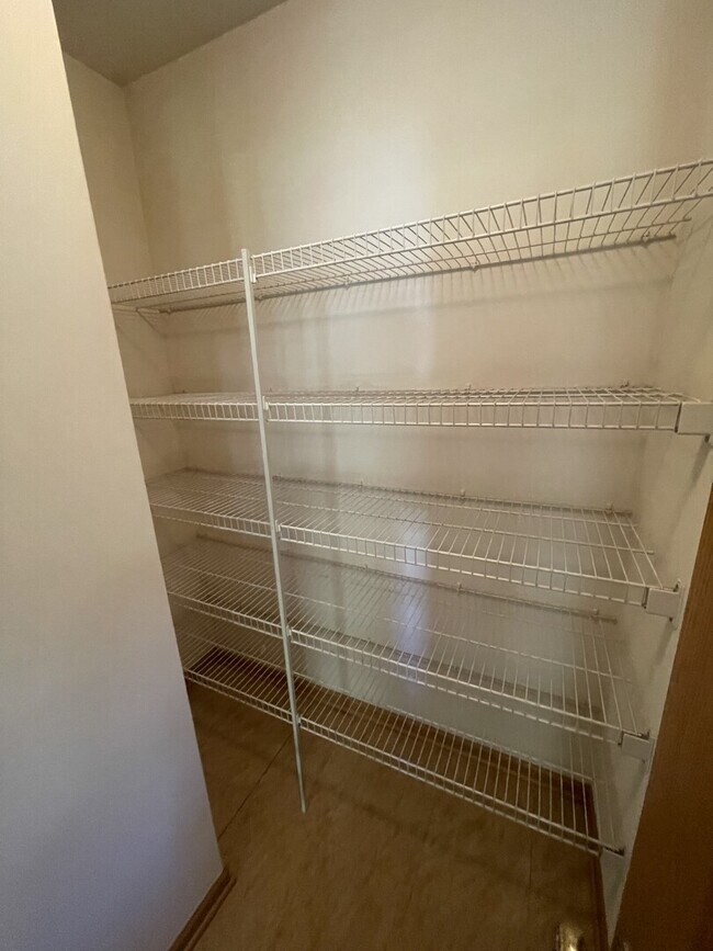 Photo - 160 Concord Dr S