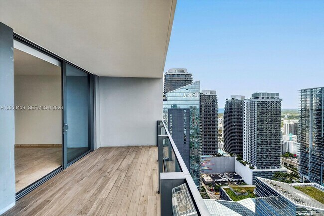 Photo - 68 SE 6th St Unidad 3906