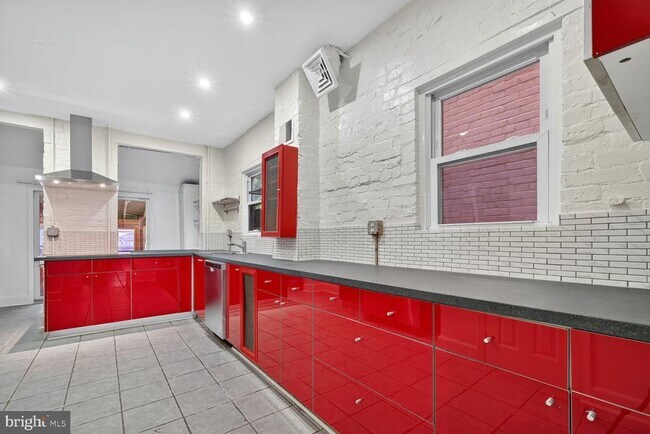 Photo - 1635 Marion St NW